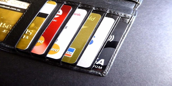 Senado: los bancos piden rebajas graduales en comisiones de tarjetas