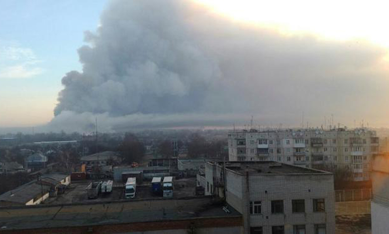 Ucrania: 150.000 evacuados tras incendio en el mayor almacén militar