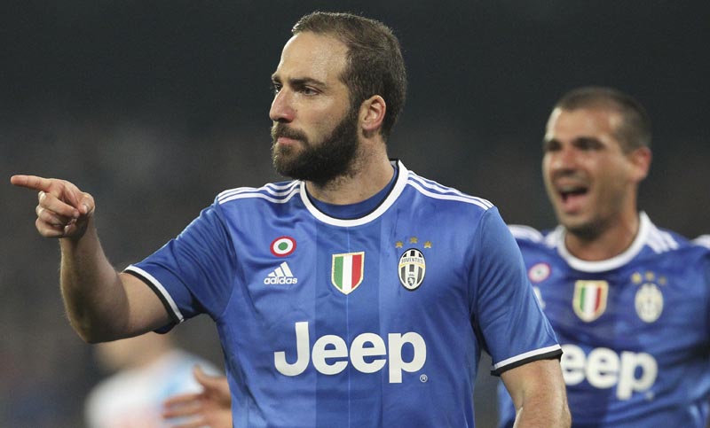 Juventus clasificó a la final de la Copa Italia con un doblete de Higuaín
