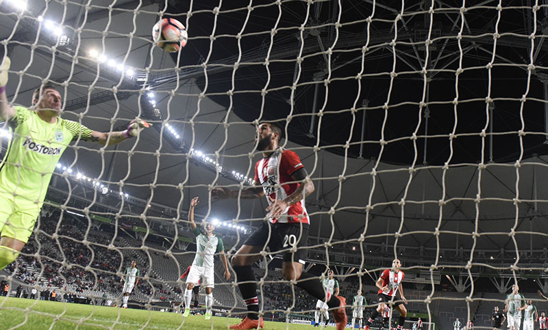 Estudiantes derrotó al campeón de América y renueva las esperanzas