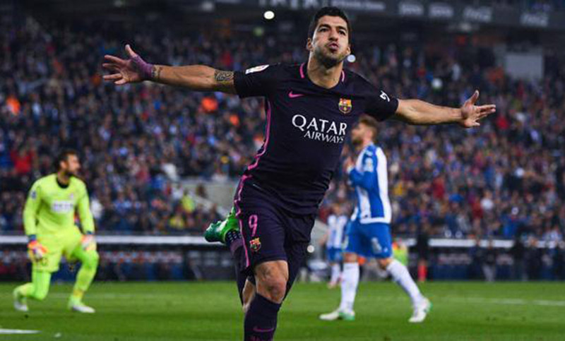 Barcelona triunfó en el clásico catalán y pelea el título con Real Madrid