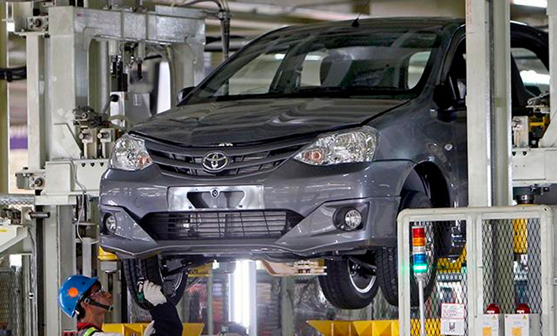 La producción automotriz cayó un 13,3% en marzo, pero las ventas aumentaron