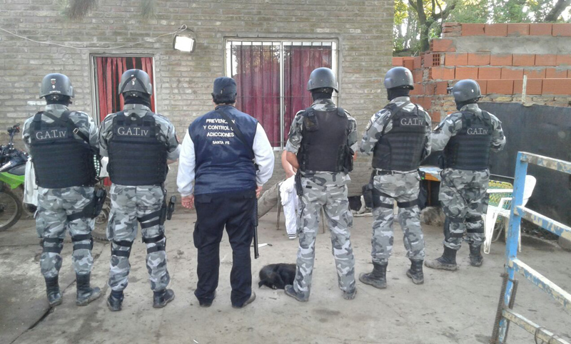 Detenidos, secuestro de armas y drogas en allanamientos en Capitán Bermúdez
