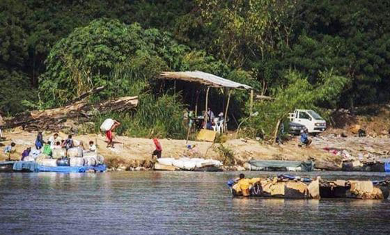 Detienen a un hombre cuando intentaba salir del país con una menor de 14 años