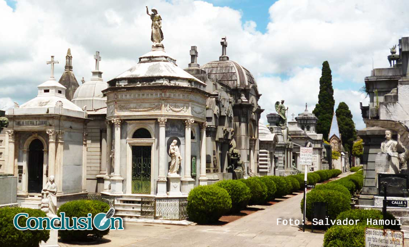 Se realiza la primera visita guiada del año en el cementerio El Salvador