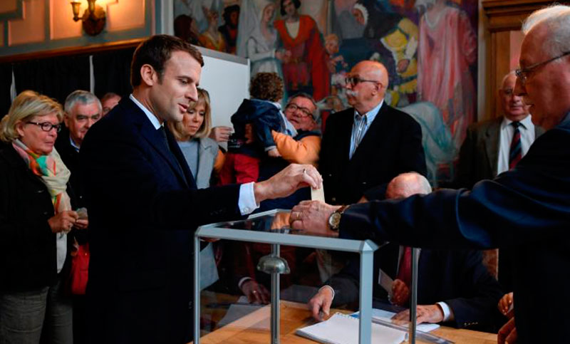 Los franceses votan en primera vuelta de unas presidenciales de desenlace incierto