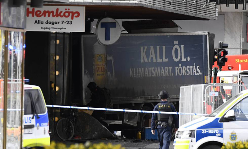 Cuatro muertos y doce heridos en Estocolmo por presunto «ataque terrorista»