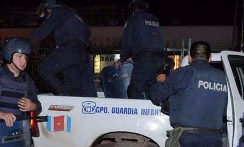 Asesinaron de once apuñaladas a una joven delante de su pequeña hija