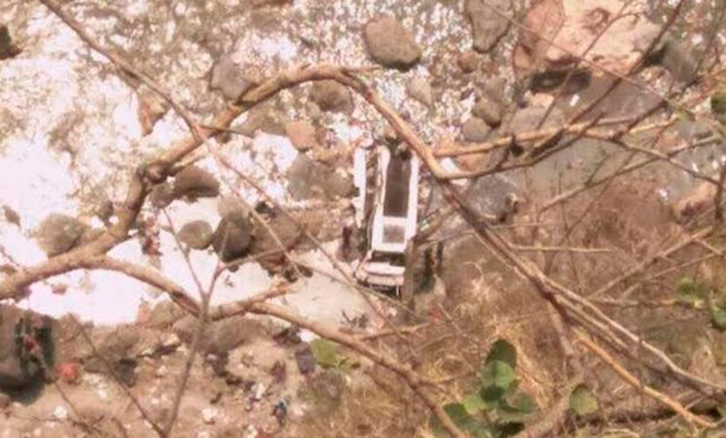 Al menos 44 muertos en un accidente de autobús en India