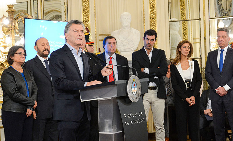 Macri criticó la «intervención nociva de la política» que transformó al Estado en «un aguantadero»