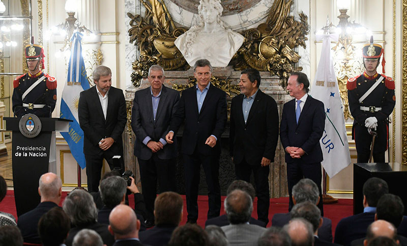 Macri presentó en Casa Rosada el plan para construir 100.000 viviendas