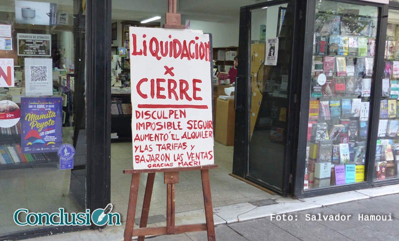 Librería céntrica cierra sus puertas por la baja en las ventas y suba de tarifas