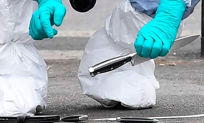 Hombre armado con cuchillos detenido cerca de Parlamento británico