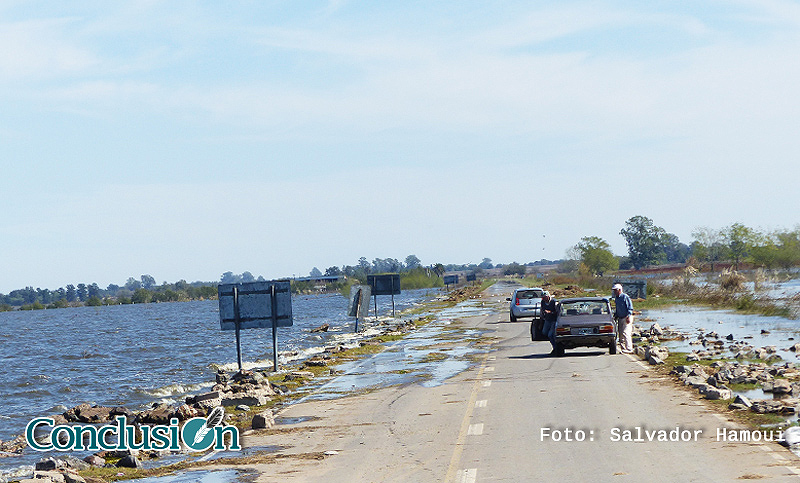 Cierran canales clandestinos para evitar el colapso de la laguna La Picasa