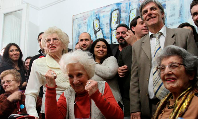 Abuelas de Plaza de Mayo anunciarán este mediodía la recuperación de nieto 122