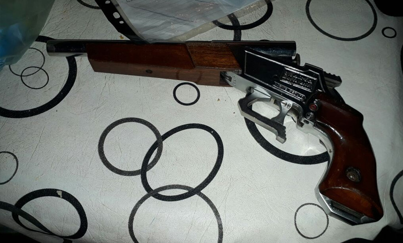 Cinco allanamientos dejaron como saldo la recuperación de armas y dinero