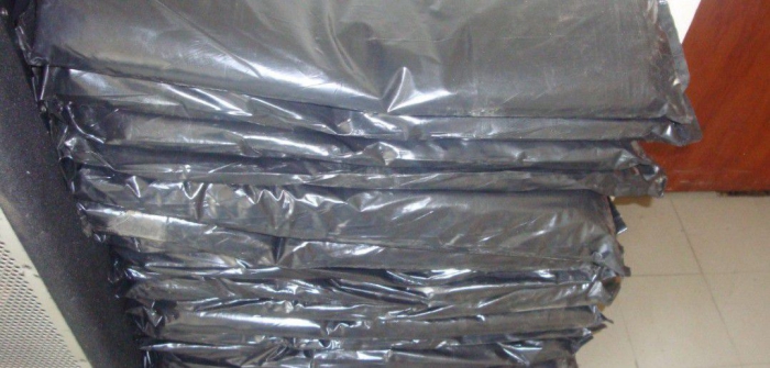 Alertan sobre falsos empleados de recolección que venden bolsas de residuos
