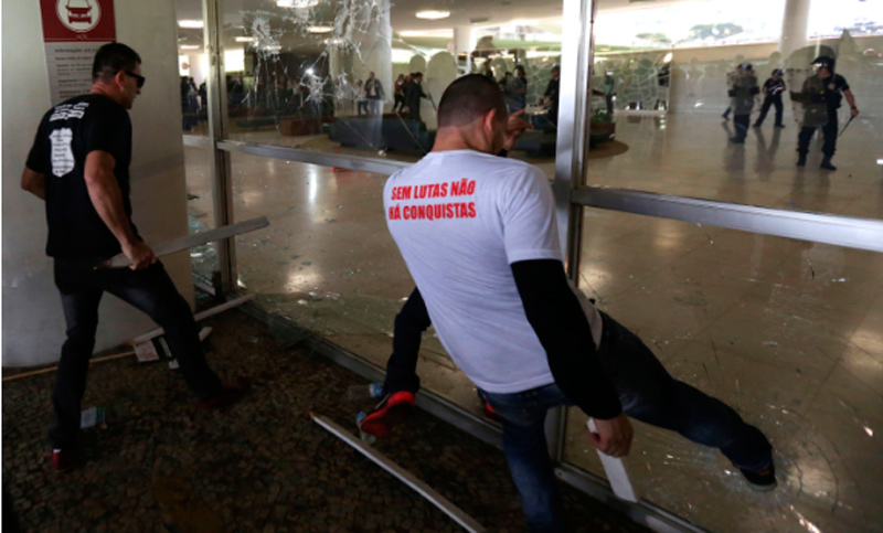 Protesta policial contra reforma jubilatoria generó destrozos en Congreso de Brasil