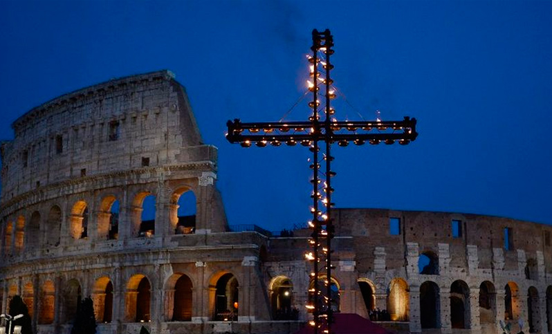 Refuerzan medidas de seguridad en el Coliseo de Roma por Vía Crucis del Papa