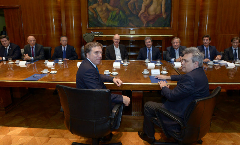 Dujovne y las automotrices resaltaron indicadores sobre más ventas y producción