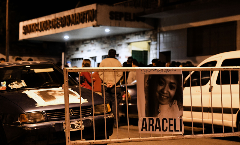 Dolor y reclamo de justicia en el último adiós a Araceli Fulles en San Martín