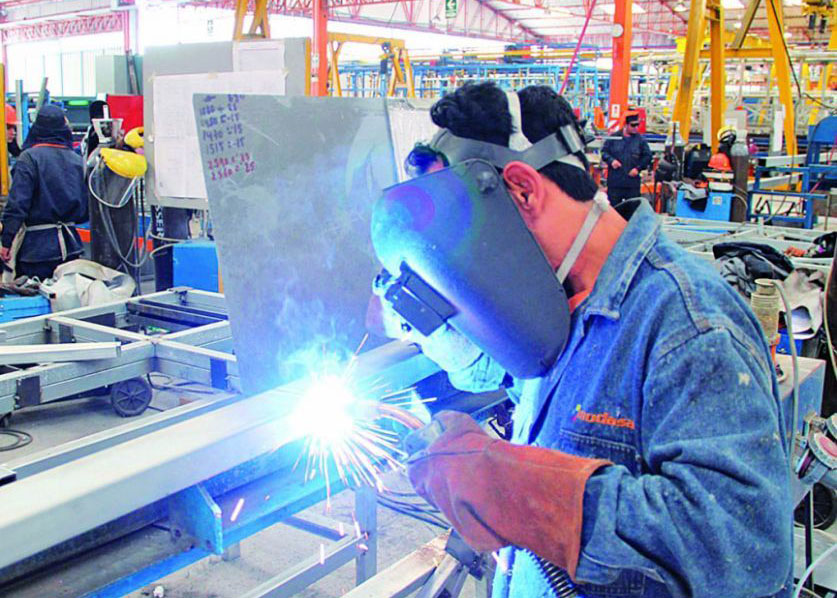 La industria se desplomó un 9% en febrero, según la UIA