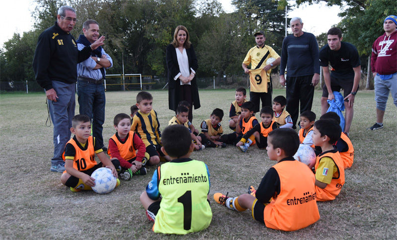 Fútbol Infantil: la Municipalidad visitó los clubes Oriental y Arijón