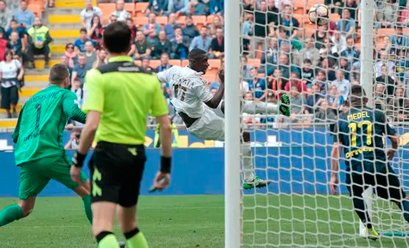 Un final para el infarto en el derby de Milán