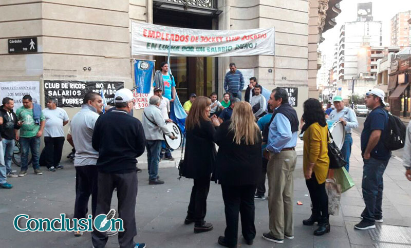 Empleados del Jockey Club protestaron por mejoras salariales