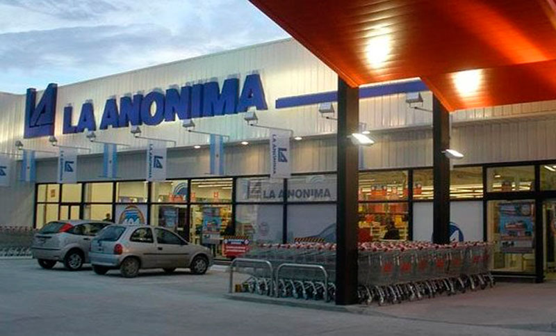 El supermercado La Anónima de la familia de Marcos Peña duplicó sus precios en la zona de las inundaciones de Chubut