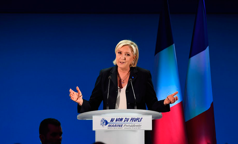 Marine Le Pen se impone con casi un tercio de los votos escrutados