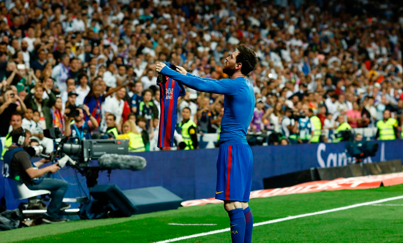 Con la camiseta: Messi silenció al Bernabéu y le dio un triunfo épico a Barcelona