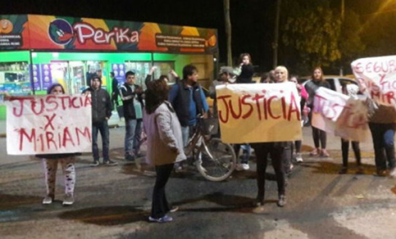 Mataron de un balazo a una almacenera que resistió un robo de motochorros