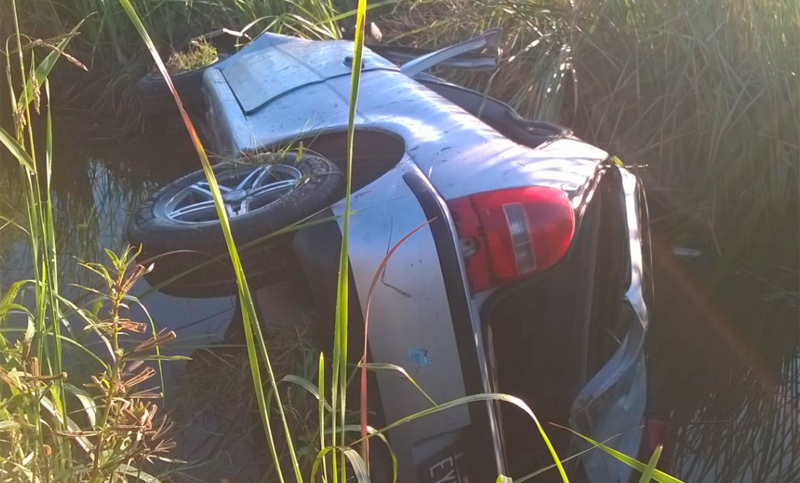 Hombre murió al perder control del auto en autopista a Buenos Aires