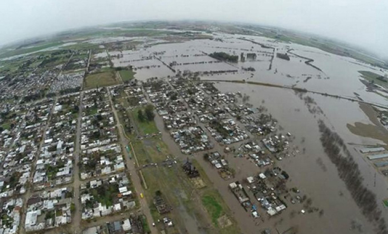Inundación histórica en Salto: 570 evacuados y barrios bajo el agua