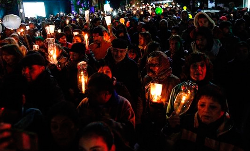 Sigue la tensión: masiva marcha en Santa Cruz tras los incidentes