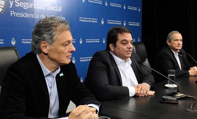 El Gobierno lanza acuerdo con los textiles y el calzado para «fomentar el consumo»