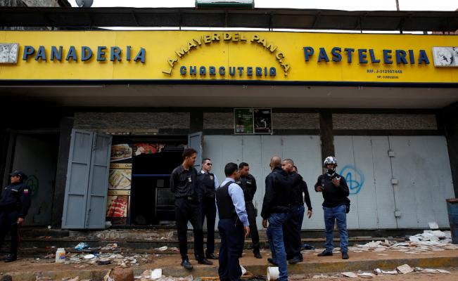 Venezuela: un muerto y destrozos en graves disturbios y saqueos