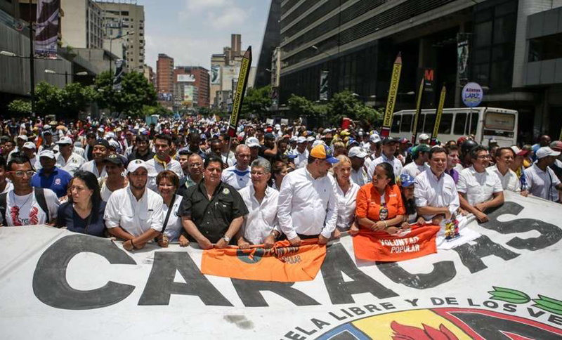 Venezuela: la oposición presiona a Maduro con «plantón» en las calles