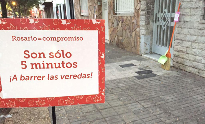 ¡A usar la escoba! Lanzan una campaña para fomentar el barrido de veredas