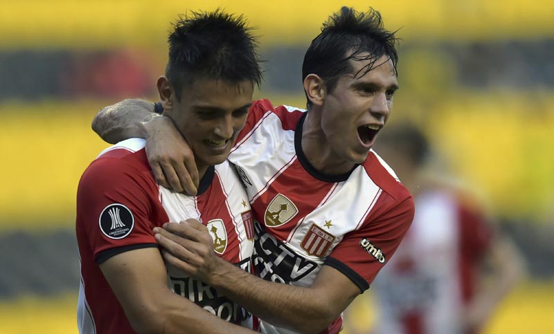 Estudiantes consiguió un triunfo esperanzador para seguir en la Libertadores