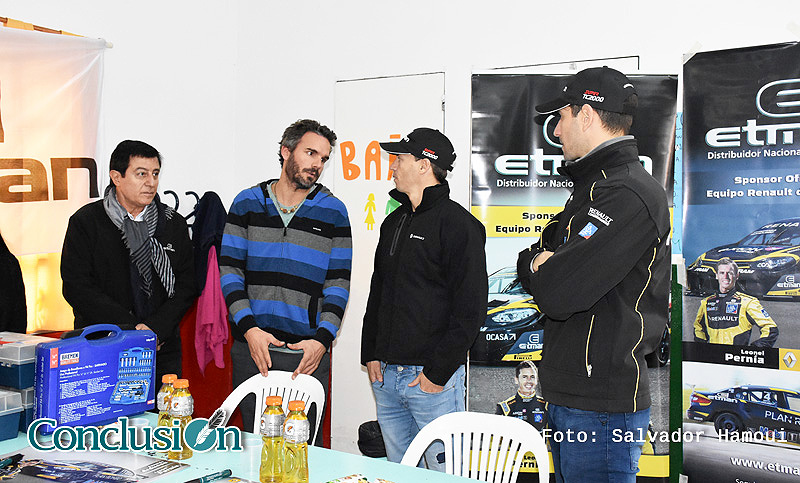 Alumnos del Centro de Convivencia Barrial dialogaron con pilotos del Super TC 2000