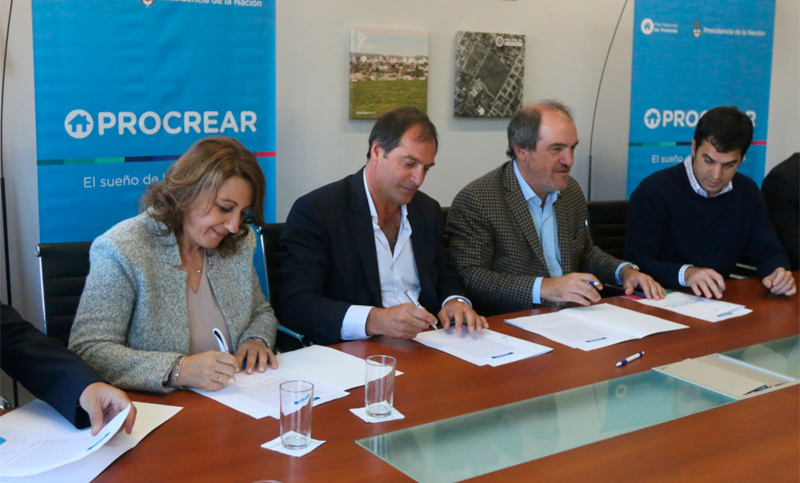 Firmaron el contrato para construir 500 viviendas el predio del ex Tiro Federal