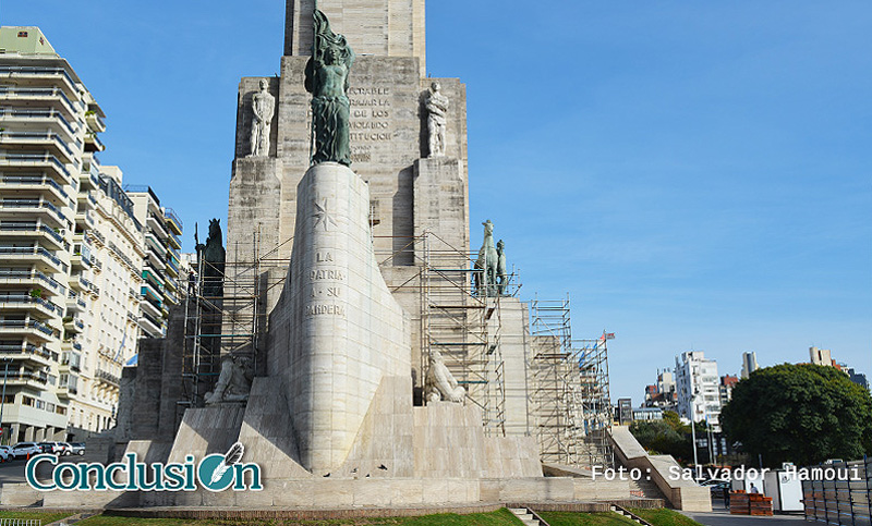 Sigue la polémica por las obras en el Monumento Nacional a la Bandera