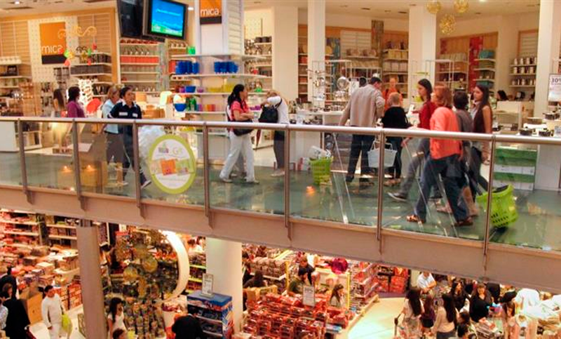 Intendente del sur rebajó los impuestos a comercios a la mitad para evitar despidos