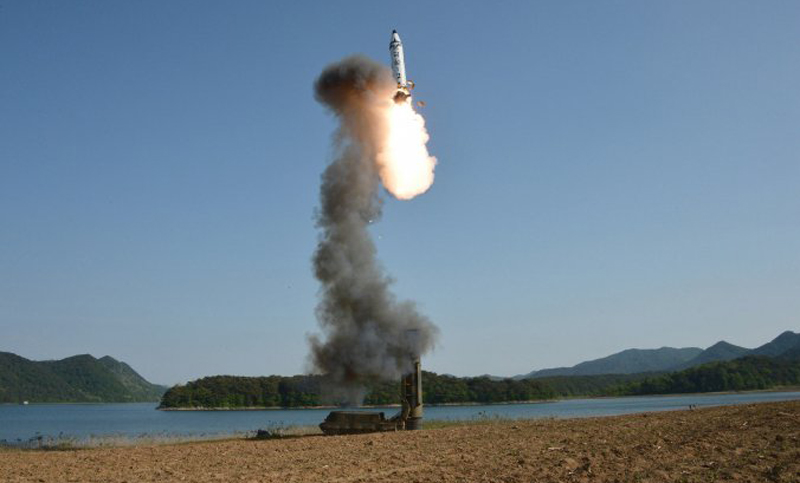 Corea del Norte lanzó un nuevo misil que cayó en el mar de Japón