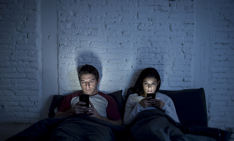 Insomnio: el uso de tecnología entre una de las principales causas
