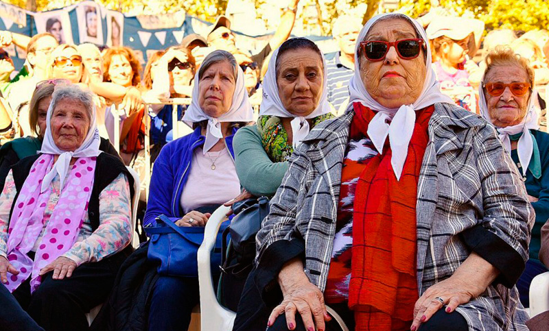 Madres de Plaza de Mayo deberá pagar una multa de 33 millones de pesos
