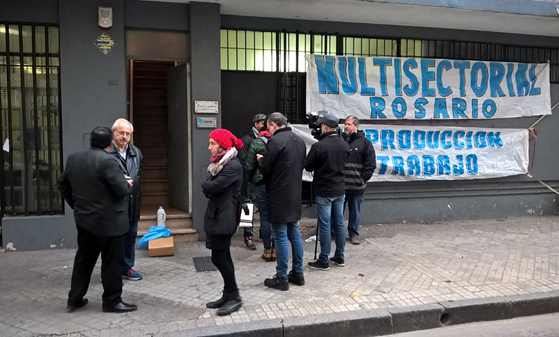 Acampe frente a pyme contra medida de la EPE de cortarles la luz