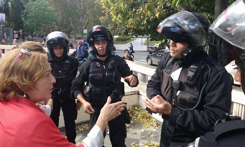 Policías irrumpieron por la fuerza en un acto en el Museo de la Memoria